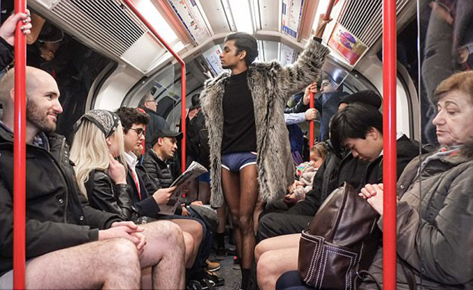 Hàng nghìn người khắp thế giới hưởng ứng ngày Không mặc quần đi tàu điện